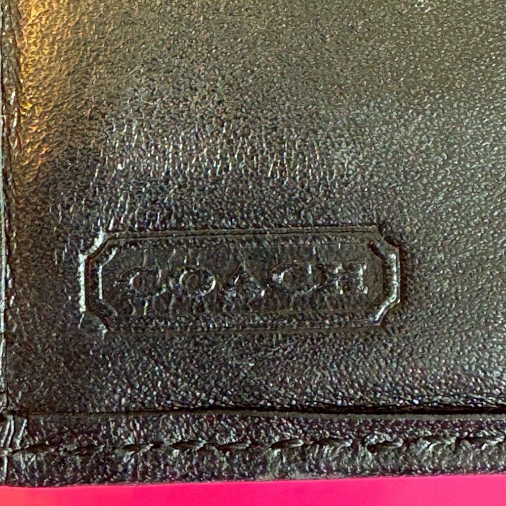 Coach Black Leather Signature Mini Wallet w/ Kisslock & Bi-Fold Snap Closure - Picture 4 of 8